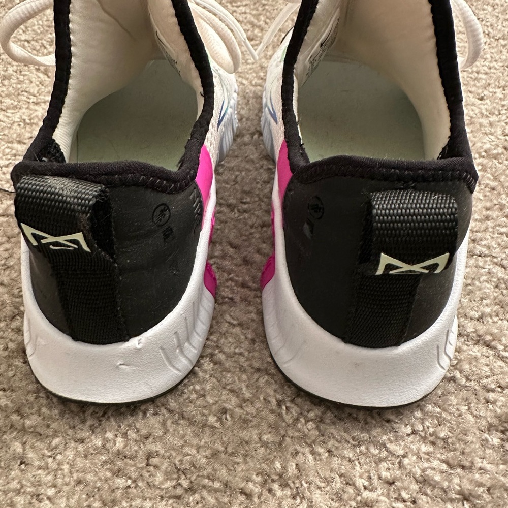 Nike Metcon White Shoes with Pink and Teal Highlights - Picture 4 of 5